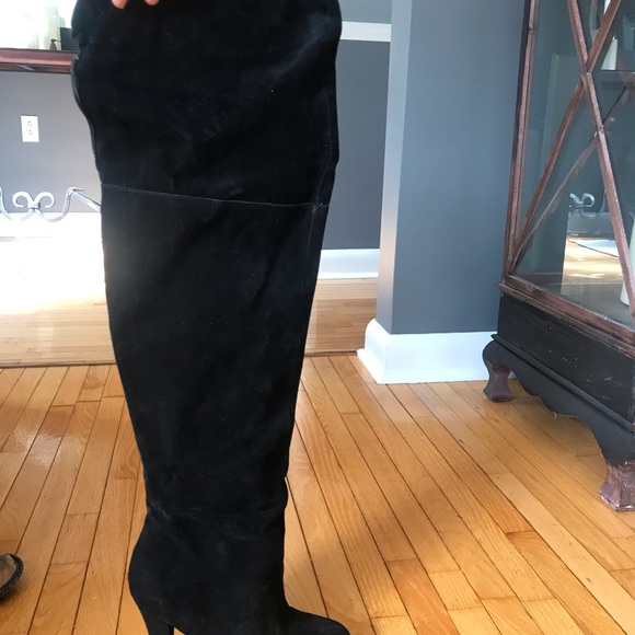 Gorgeous Colin Stuart thigh high suede boots. - Picture 4 of 9